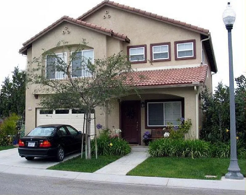 2235 Reina Cir