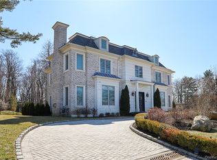 19 Gilbert Rd, Great Neck, NY 11024