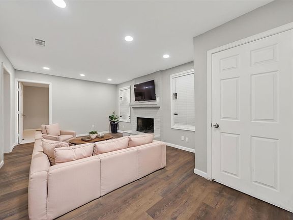 2nd image of 428 Gans St