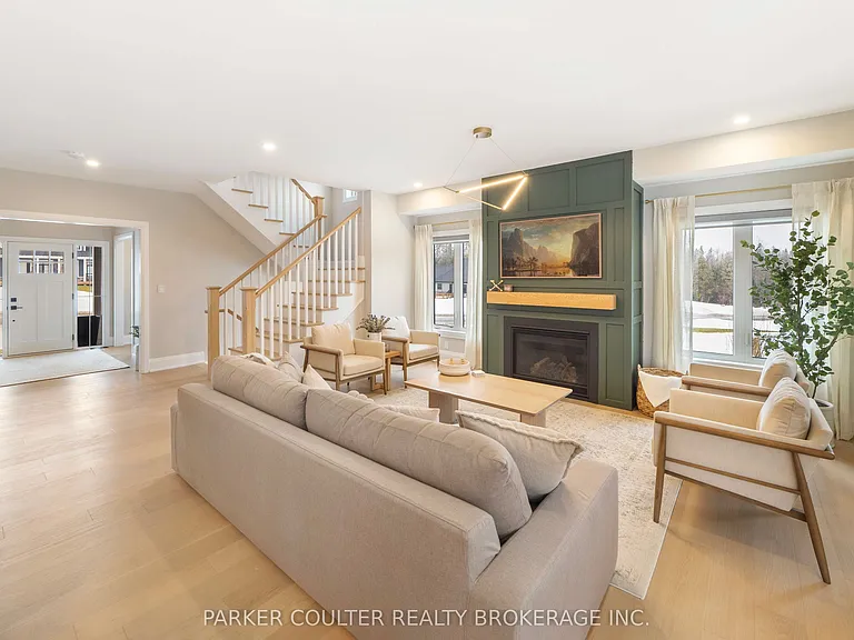 70 Georgian Grande Dr — Photo 4