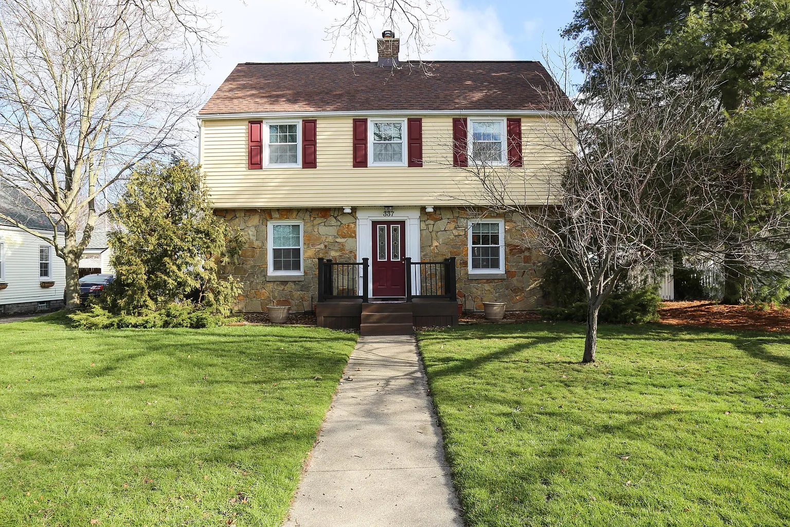 337 Parchmount Ave photo 1