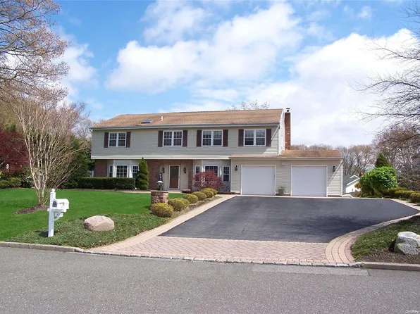 65 N Morris Avenue, Farmingville, NY 11738