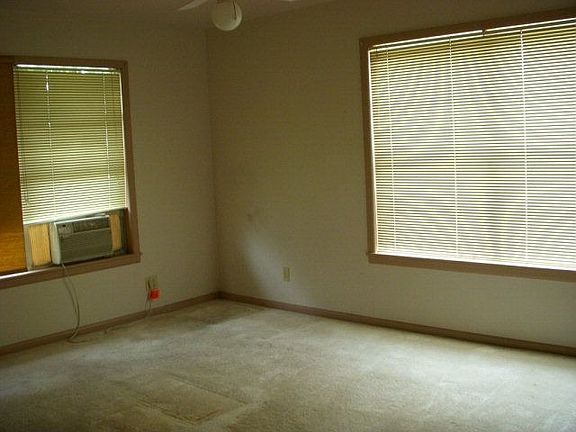 5th image of 108 Royal Dr
