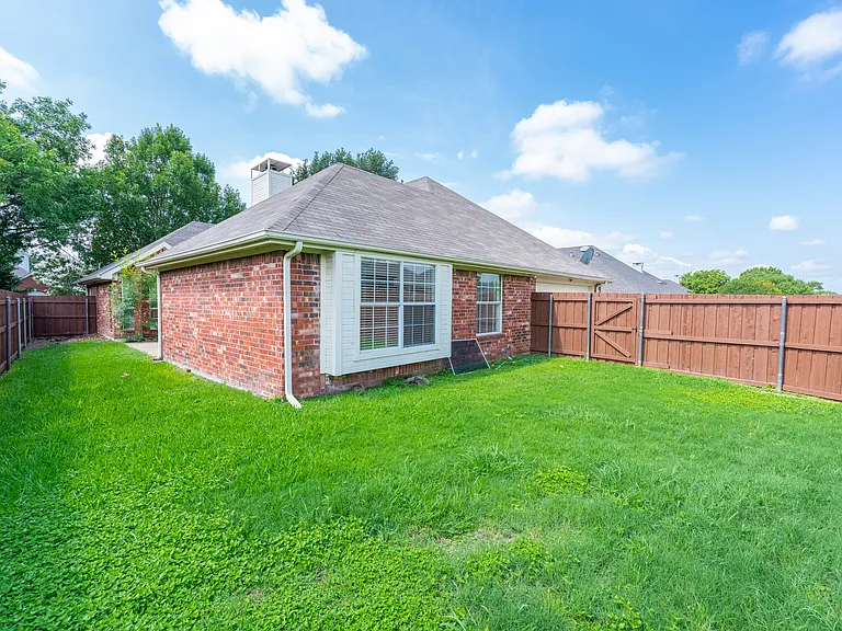 4609 Gardenia Way — Photo 32
