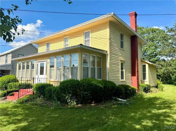 18 Chapel St, Belfast, NY 14711