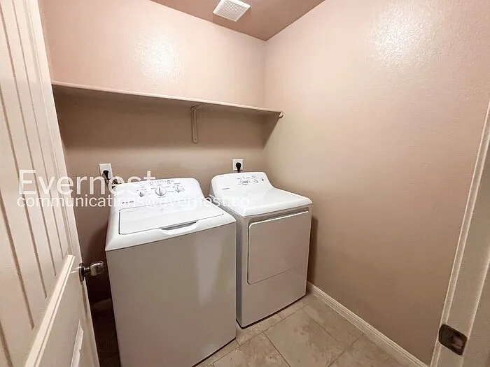 501 W Vega Ln — Photo 14