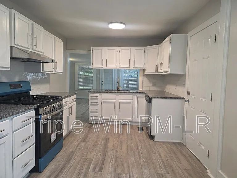 400 W 34th St — Photo 11
