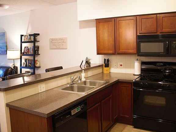 3rd image of 405 Creekside Dr #404