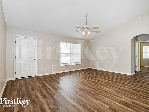4th image of 709 La Costa St