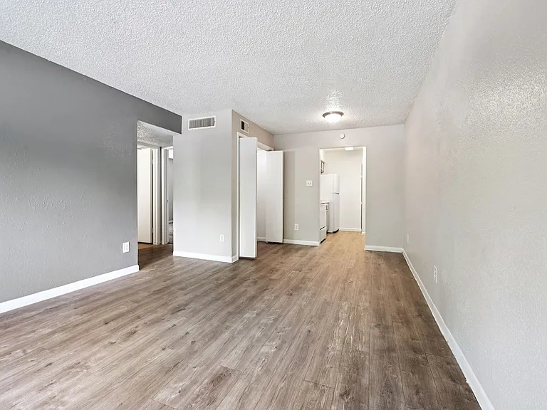 Pine Creek Apartments — Photo 42