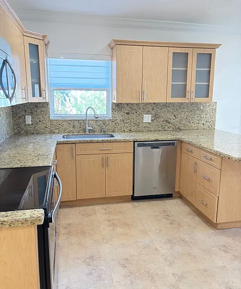 3660 NW 15th St — Photo 7
