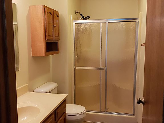 5th image of 289 Woodlawn Dr
