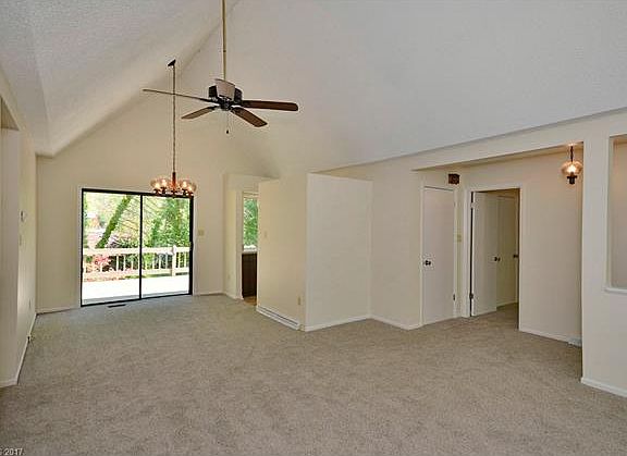 3rd image of 35 Muirfield Dr
