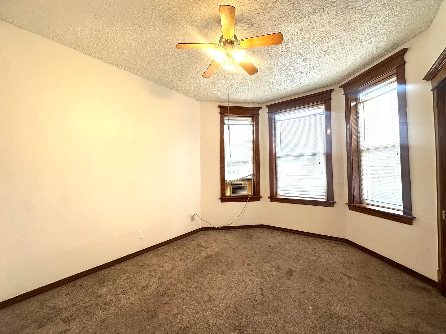 2 bed, 1200 sqft, $1,850 — Photo 2