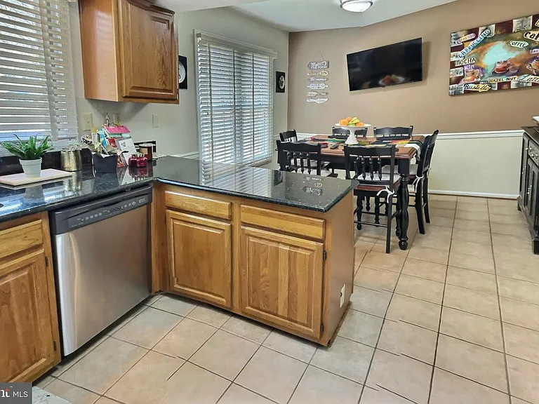 1501 Silverado Ct — Photo 13