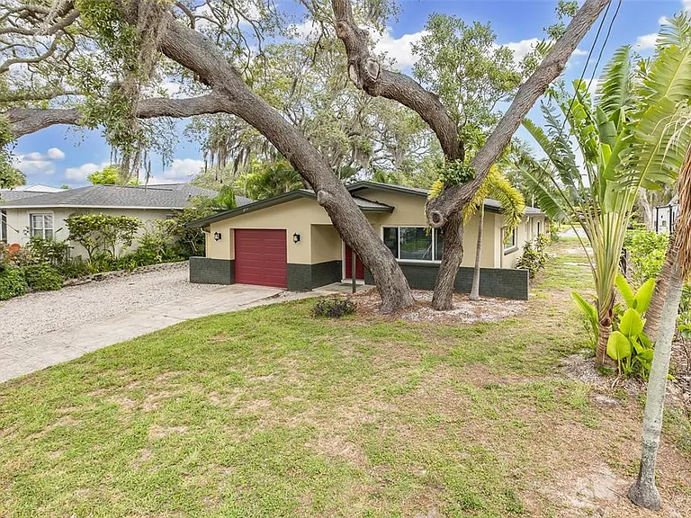 211 Timberlane Dr — Photo 4