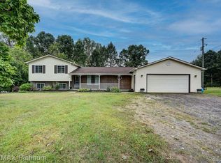 5341 Lobdell Rd, Fenton, MI 48430