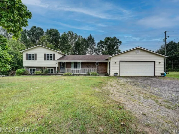 5341 Lobdell Rd, Fenton, MI 48430