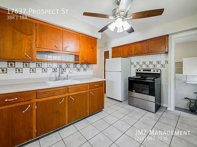 17637 Prospect St — Photo 6