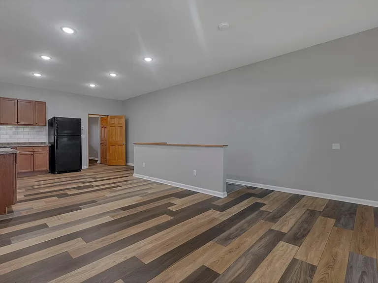 2023 - 2025 Sullivant Ave — Photo 11