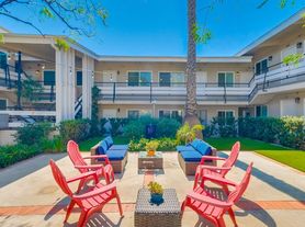 West Adams Apartments on Arlington Ave, 1 beds  1.0 baths (577 sqft)
