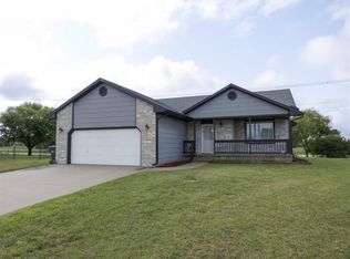411 Victoria Ct, Newton, KS 67114