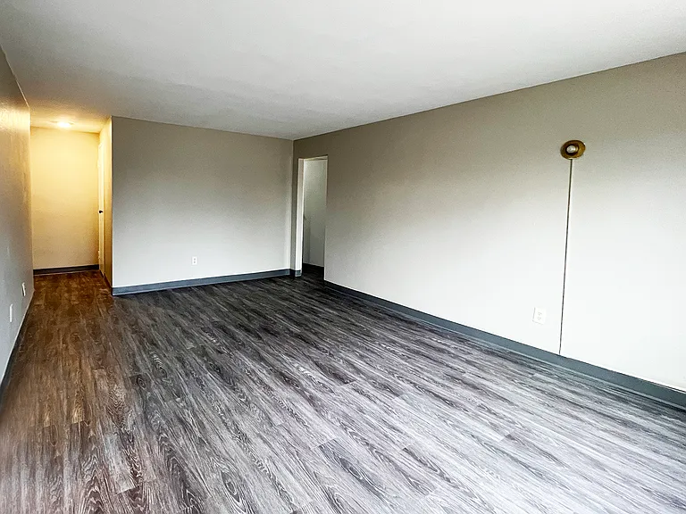 Knollcrest Apartments — Photo 8