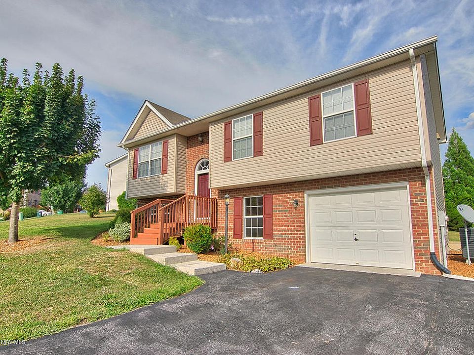 1st image of 220 Sequoia Cir NW