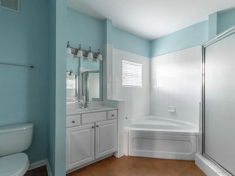 4102 Regency Ct — Photo 20