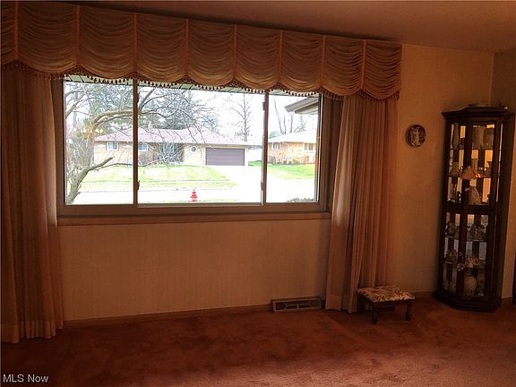 4th image of 1019 E Decker Dr