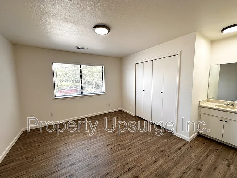 1529 Willis St #6 — Photo 10