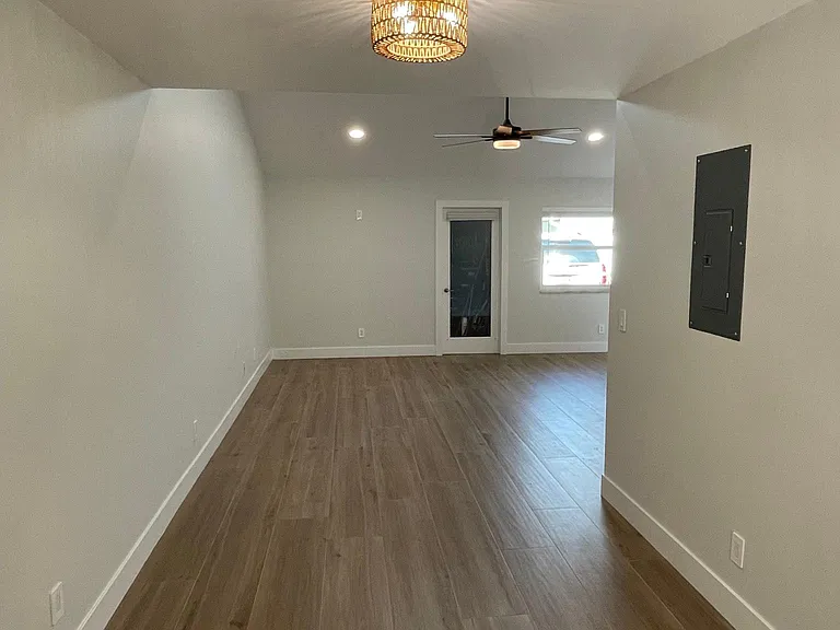 340 S Orlando Ave — Photo 5