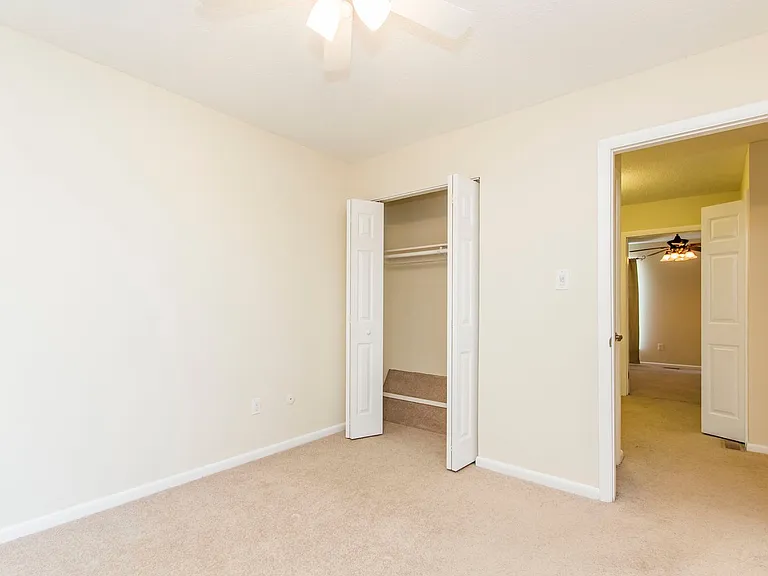 640 Counselor Sq — Photo 29