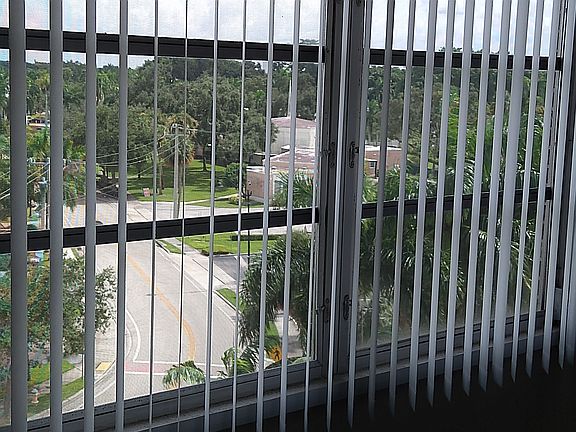 2nd image of 2350 W 1st St APT 603