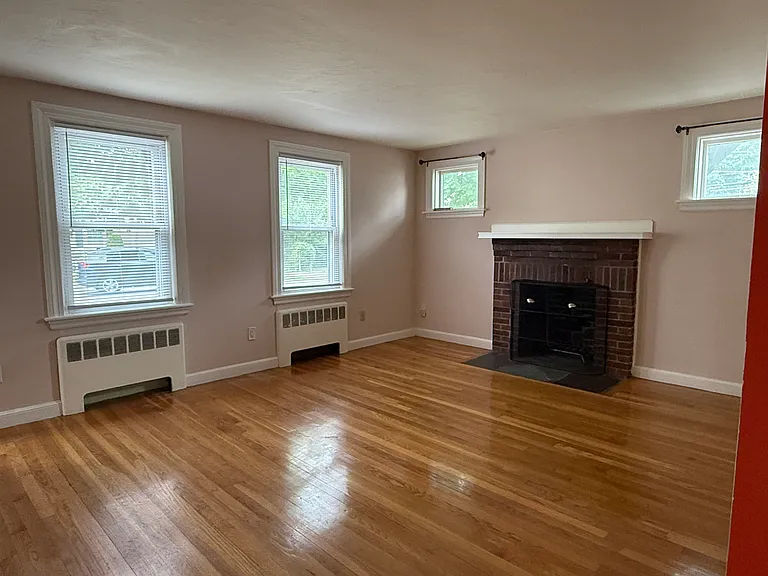 31 Falmouth Rd — Photo 5