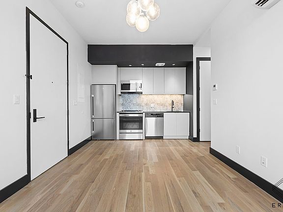 2nd image of 921 Broadway #5R