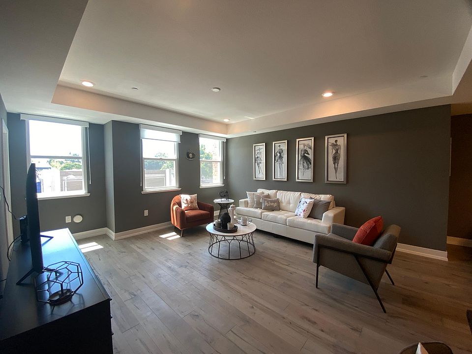 1st image of 1048 Monroe St #221
