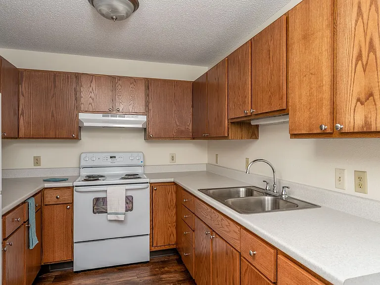 Raven Court Townhomes — Photo 24