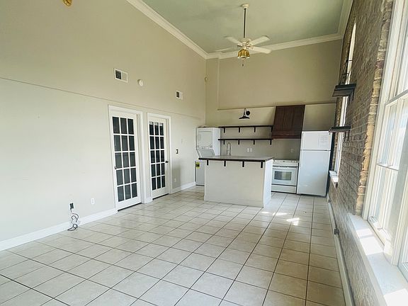 4th image of 211 E Main St #C