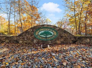 400 New River Rd APT 202, Lincoln, RI 02838