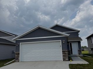 3709 32nd St S, Moorhead, MN 56560