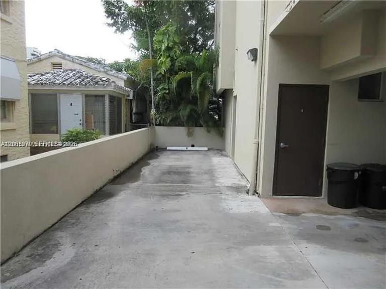 11 Antilla Ave #B — Photo 14