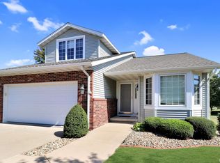 11 Primrose Ln, Washington, IL 61571