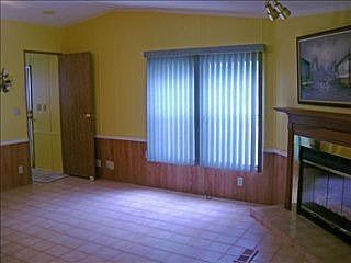 3rd image of 1039 Redbud Ln