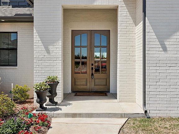 2nd image of 4301 Vista Dr