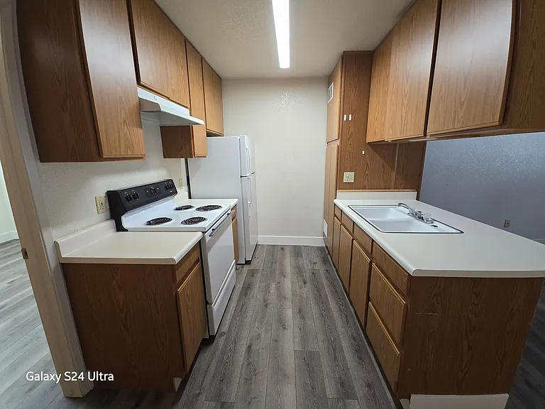 Cedarwood Apartments — Photo 4