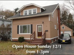 37 Red Oak Dr, Rochester, NY 14616