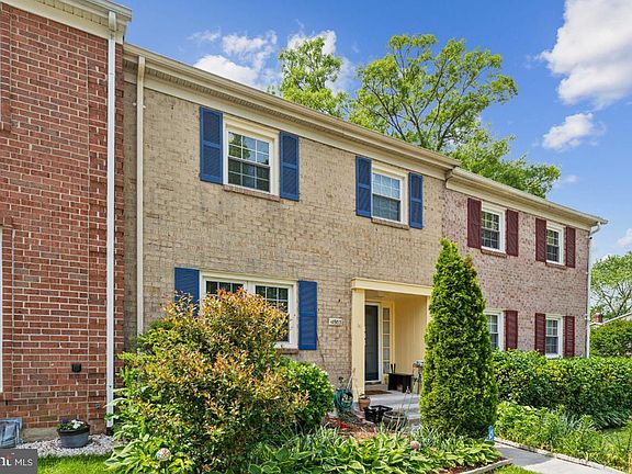 2nd image of 4563 King Edward Ct