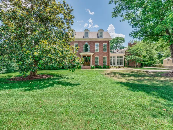 909 Oak Valley Ln, Nashville, TN 37220