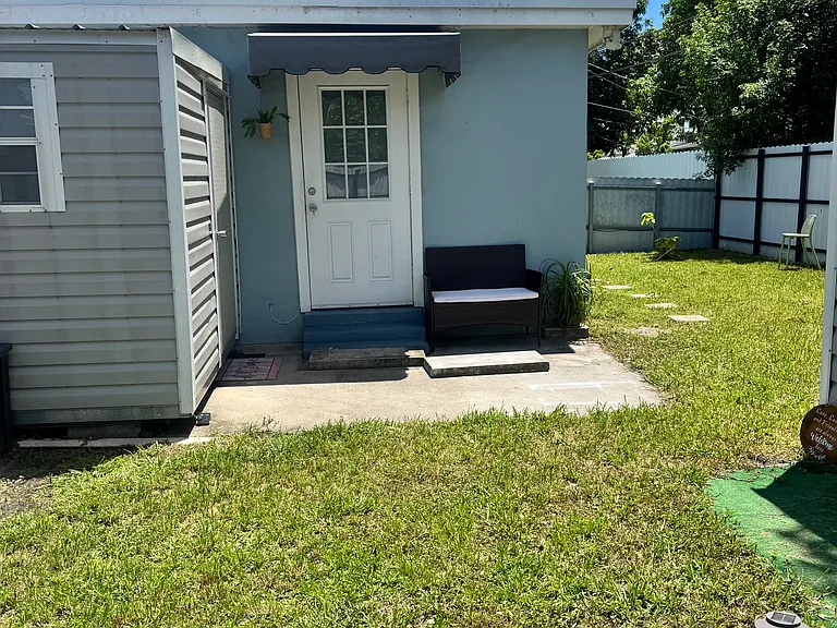 4861 SW 43rd Ter — Photo 3